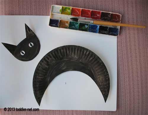 making a paper plate cat