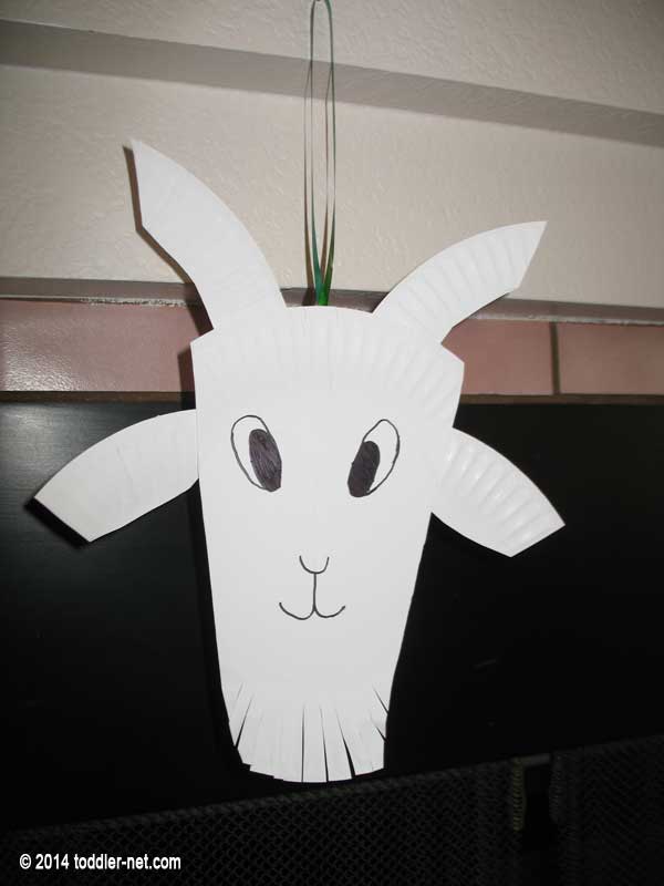 finished paper plate goat craft